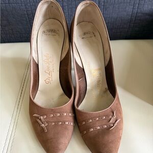 Vintage DeLiso Debs Brown Suede Heels. 1950’s size 7. Original box